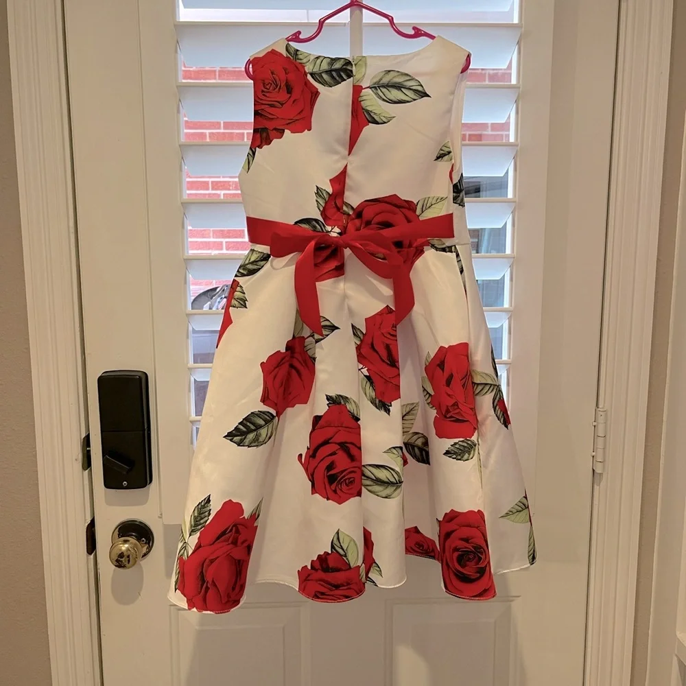 Girls size 8 floral sleeveless party dress.